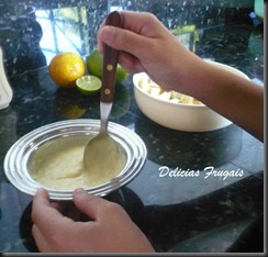 Preparando salada de banana Preparando salada de banana - Delícias Frugais