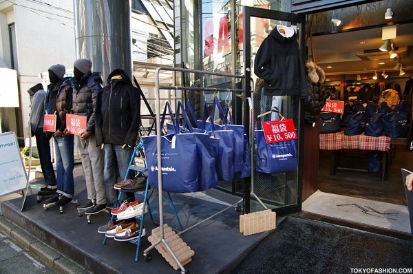 Liquidação Sacolas da Sorte no Japão: Compre sem saber o que está levando. Foto: TokyoFashion Liquidação Sacolas da Sorte no Japão: Compre sem saber o que está levando. Foto: TokyoFashion