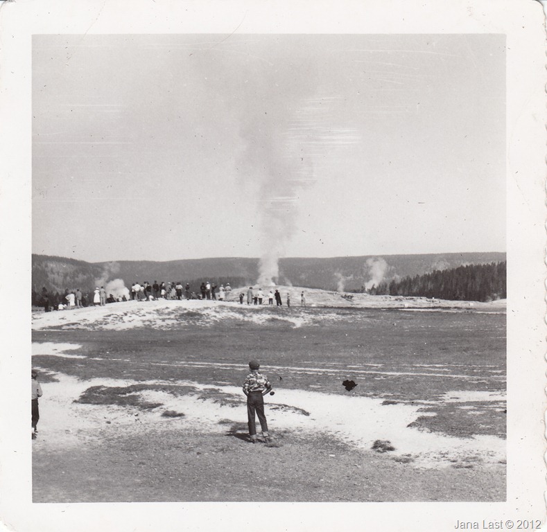 [Old%2520Faithful%2520Geyser%2520in%2520Yellowstone%2520National%2520Park%252C%2520Wyoming%25204%255B5%255D.jpg]