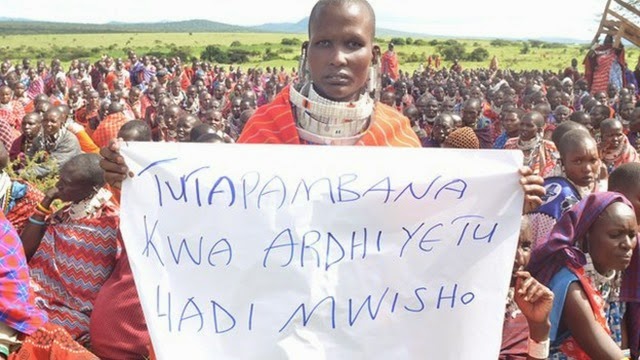 _67022111_a_maasai_woman_holds_a_sign_that_reads_in_swahili,_'we_will_fight_for_our_land_until_the_end' _67022111_a_maasai_woman_holds_a_sign_that_reads_in_swahili,_'we_will_fight_for_our_land_until_the_end'