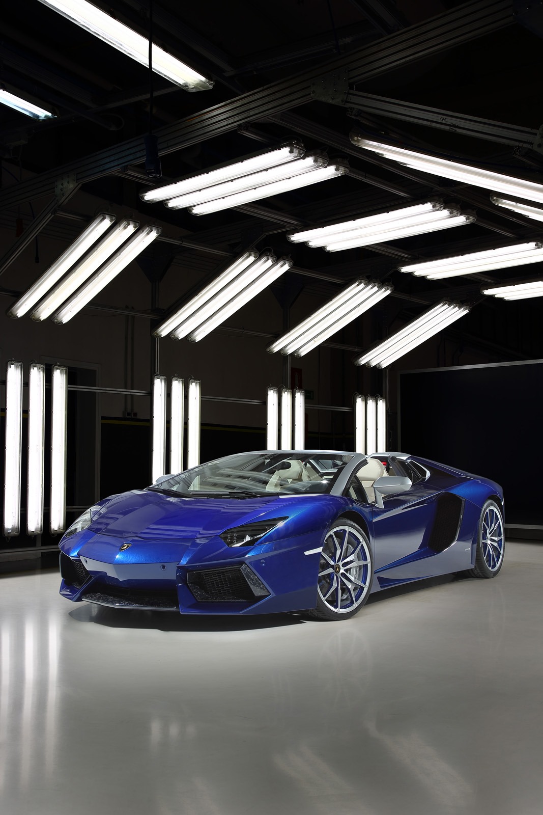 [Lamborghini-Aventador-LP700-4-Roadster-Ad-Personam-12%255B4%255D.jpg]