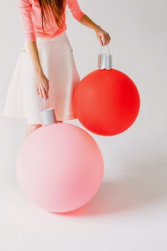 DIY-Giant-Ornament-Balloons-600x900