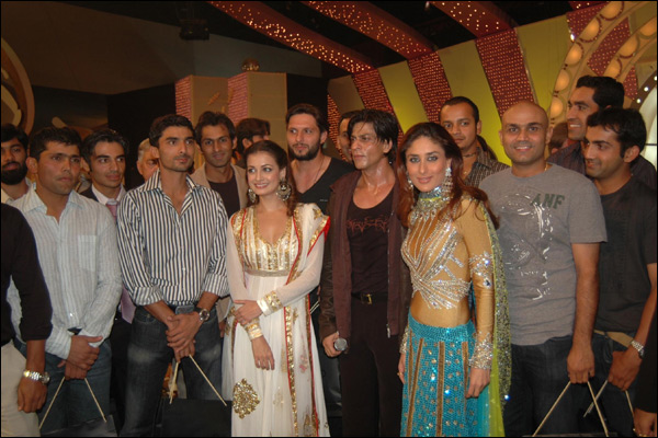 Cricket players partying with Bollywood stars...