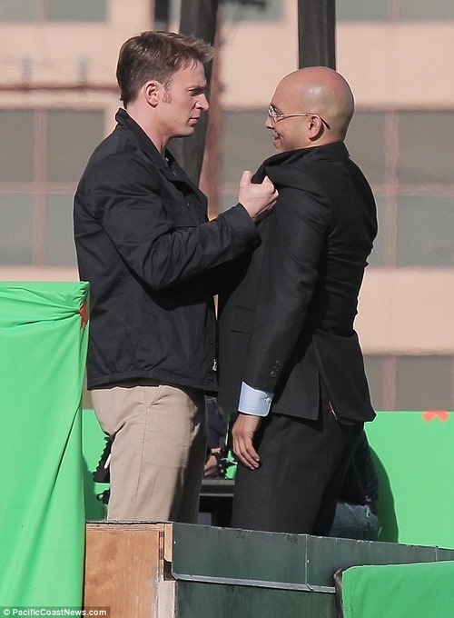 Black Widow Fights a S.H.I.E.L.D. Agent in Captain America 2 set 03
