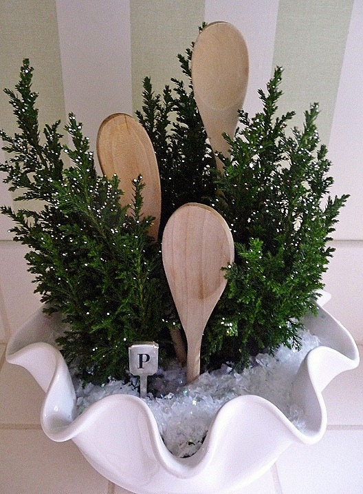[kitchen-Christmas-trees-in-a-bowl-01%255B1%255D.jpg]