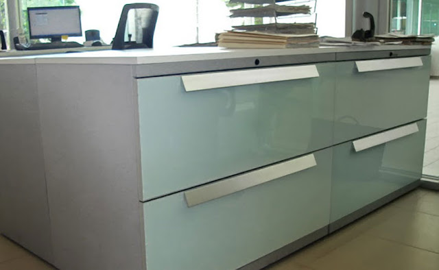 325g02-credenza-bmw.jpg