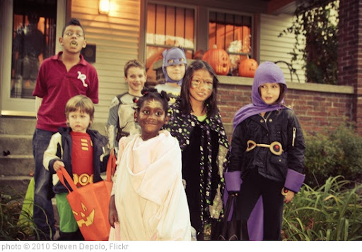 '2010 Halloween Trick or Treating October 31, 201014' photo (c) 2010, Steven Depolo - license: http://creativecommons.org/licenses/by/2.0/