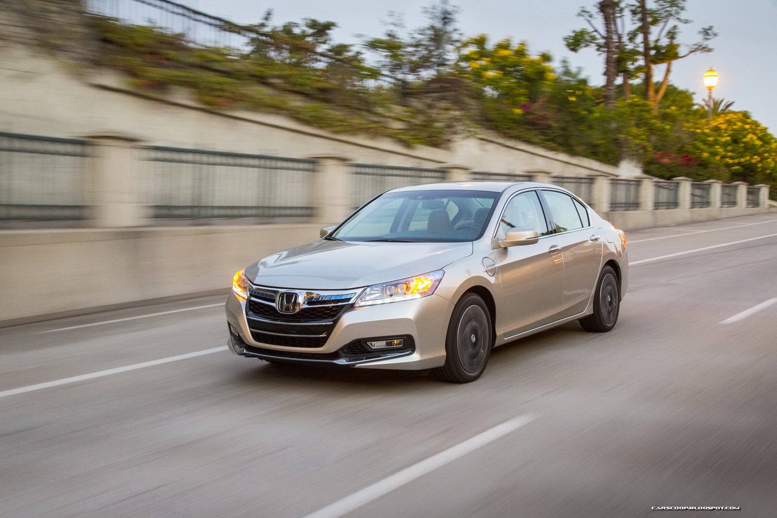 [2014_Honda_Accord_PHEV_156_%255B2%255D.jpg]