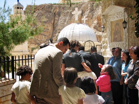 20. Bashar el-Assad cu copiii.jpg 20. Bashar el-Assad cu copiii.jpg
