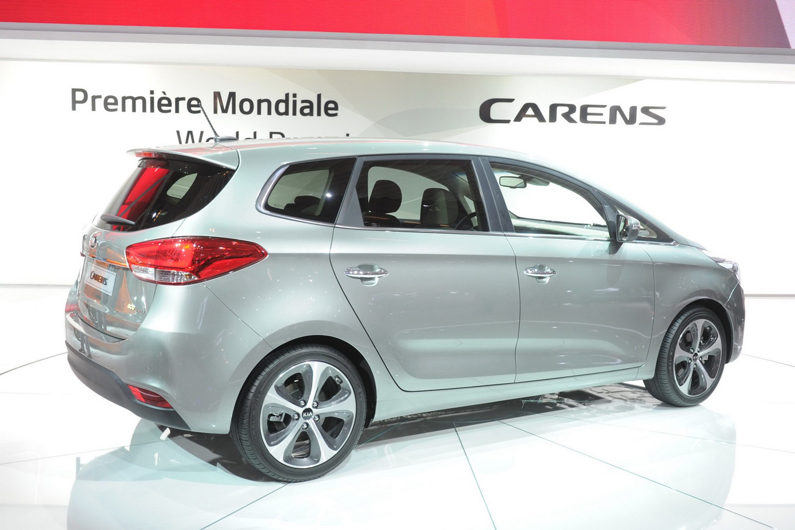 [2013-Kia-Carens-6%255B2%255D.jpg]