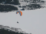 Lars ut over skogen, her slapp det svak termikk i dag :-) Akkurat nok til at vi rakk å glede oss til sommeren . .