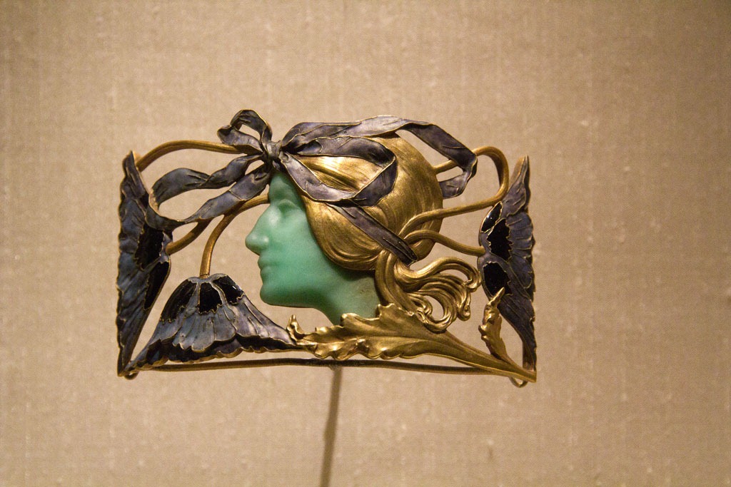 [Lisbon-Gulbenkian-Lalique-brooch7.jpg]