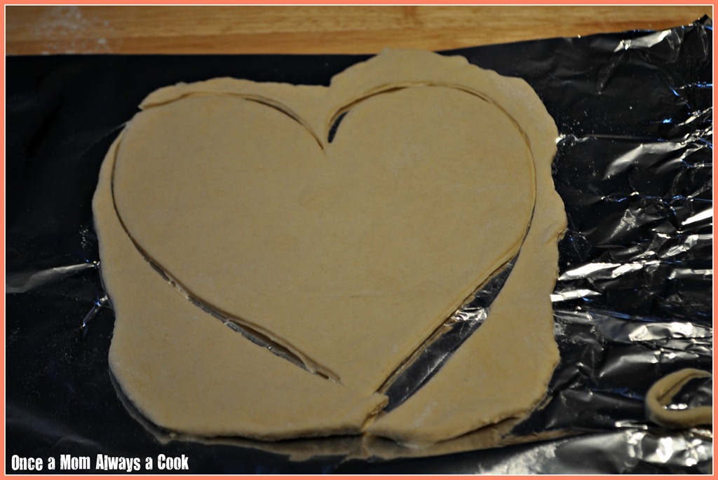 [heart-shaped-pizza-dough1.jpg]