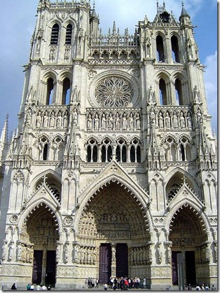 450px-Cathedral_of_Amiens_front