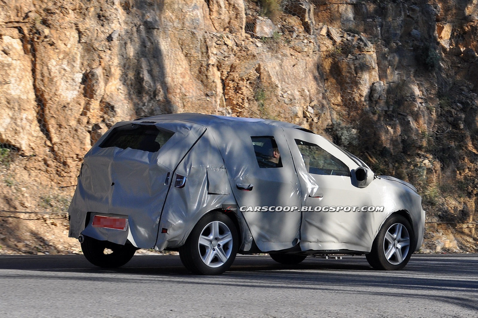 [2013-Dacia-Sandero-6%25255B3%25255D%255B2%255D.jpg]