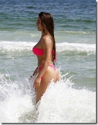 Nicole Bahls Showing Off Bikini Body Rio 57WGVVEq5-Rl