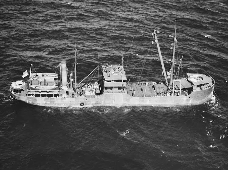 Foto Nº80-G-271811 del ARS-31 USS HARJURAND, tomada el 23 de mayo de 1943. De la web NAVSOURCE.jpg