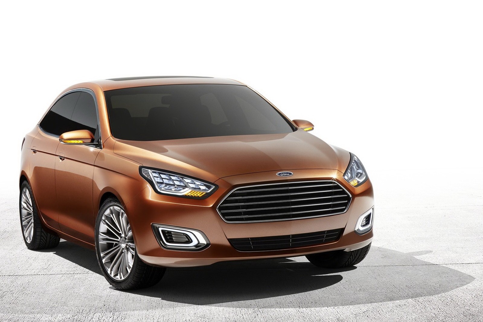2013-Ford-Escort-konsept-1.jpg