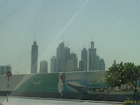 dubai-skyline ... jeder wolkenkratzer mit baukran ;)