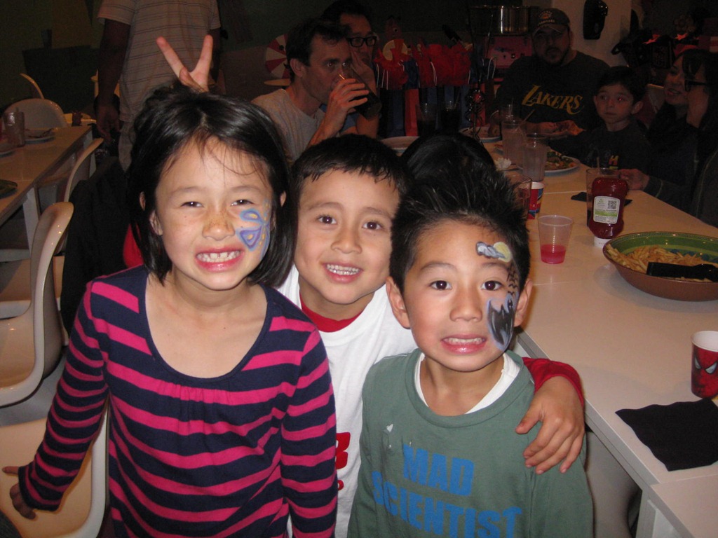 [giggles_n_hugs_6bday_pj_owen_jack%255B3%255D.jpg]