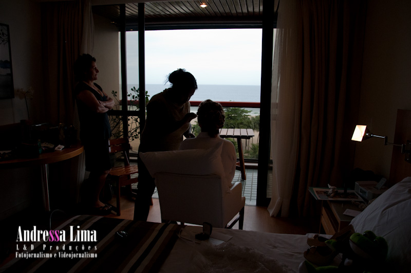 Fotos de Graziela e Alex Sandro. Foto numero 0001 do estudio L&D Producoes, do Rio de Janeiro, RJ. Andressa Lima e equipe fazem fotos de casamento (fotografias de casamentos), fotos de making-of (making of de noiva), fotos de eventos sociais, fotos de casal (ensaios fotograficos de e-session), videos de casamento (filmagem de casamentos), videos de making-of e videos de eventos sociais. Fotojornalismo e videojornalismo no Rio de Janeiro, RJ. making off Porto Bay RJ Rio de Janeiro Making-of Copacabana 08/10/2010 Álbum fotos casamento rio janeiro fotografias casal rj foto eventos noiva ensaio fotografico modelos penteados para aliança fotografia convites