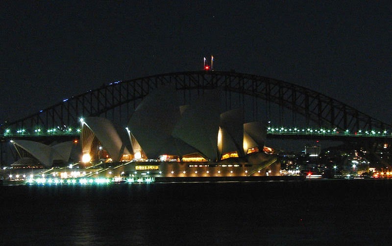 [800px-Sydney_Harbour_Bridge_and_Opera_House_Earth_Hour%255B2%255D.jpg]