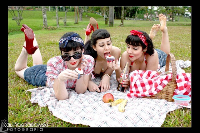 [Retro_Picnic_by_kalinaa4.jpg]