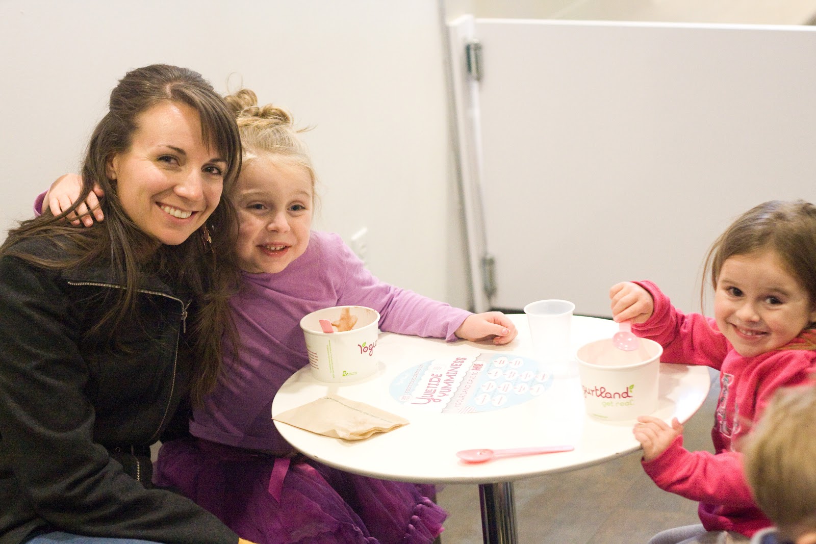 [12.3.12-yogurtland-jess-soph-tess-24.jpg]