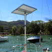 Panneau solaire 30W installé sur un mat carbone de planche à voile