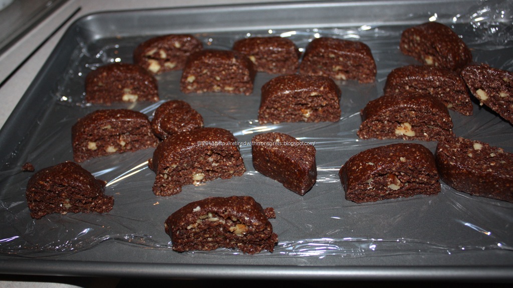 [Chocolate%2520Nuts%2520n%2520Oats%2520Cookies%2520-%2520sliced%2520ready%2520for%2520freezing%2520or%2520baking%255B9%255D.jpg]