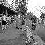 Shanghai - Marché poisson - Femme au chargement de boites