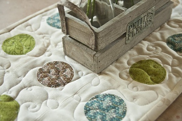 dot table runner tutorial