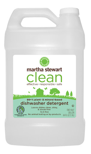 Dishwasher detergent leaves dishes clean, shiny and streak-free