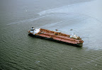 A comienzos de la década del ´80, el buque tanquero "Exxon Valdés", chocó contra una formación rocosa en la Bahía Prudoe, en Alaska .Gentileza: Google