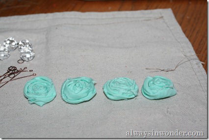 how_to_make_rose_necklace_with_fabric (6)