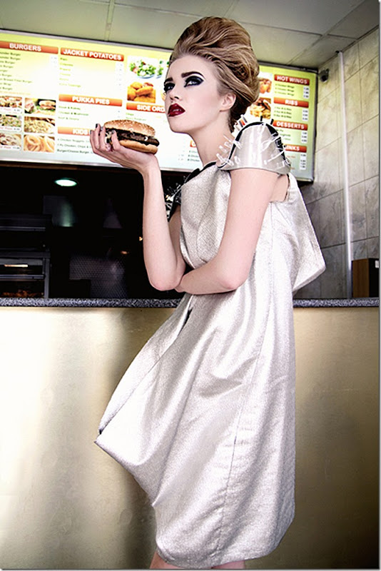 Фотосессия для C-Heads Magazine  Magnetize (Намагничивать) визажист Карла Пауэлл (Karla Powell),девушка ест бургер