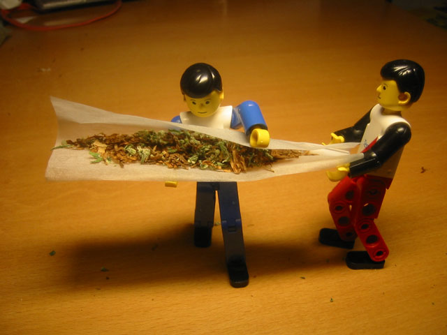 Lego figurines with tobacco products