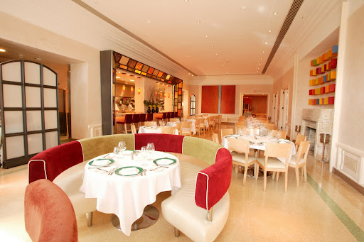 Emeril's in Miami Beach. The vibrant interior match the restaurants bright and sunny surroundings. Emeril's in Miami Beach. The vibrant interior match the restaurants bright and sunny surroundings.