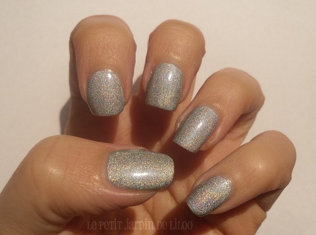 03-17-cosmetics-holo-silver-nail-polish-review-swatch