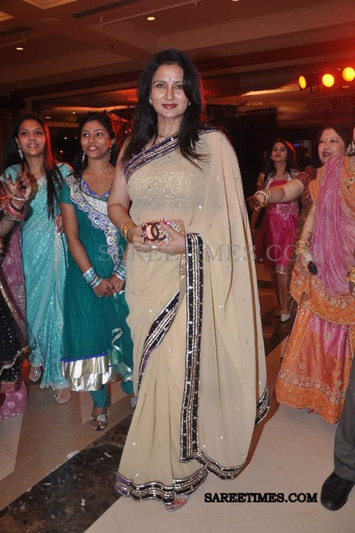 [poonam_dhillon_beige_saree%255B9%255D.jpg]
