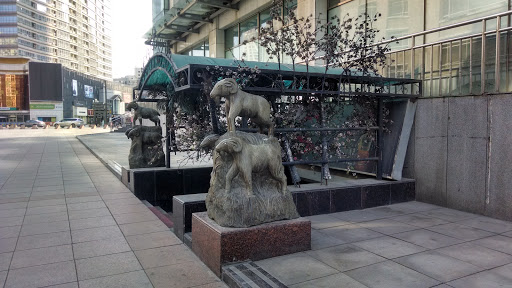 Minsheng Road Statue