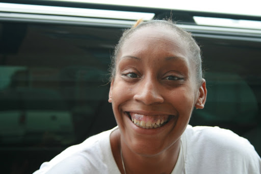 Latoya Wren, a resident of the Missouri Hotel, expresses her gratitude. (photo credit: James Mulvenon)