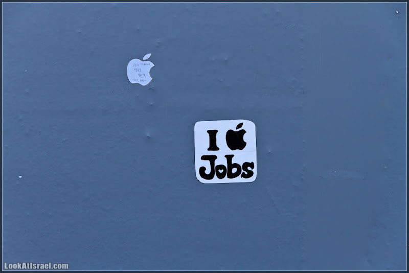 Америка 2.0 / Нью Йорк   Мемориал Стива Джобса у Apple Store на 5 ой авеню (foto america iphone  Я фото steve jobs new york ipad apple store apple  20111016 usa ny jobs memorial 002 8528)
