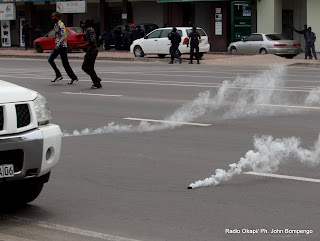 La police disperse les manifestants le 1/9/2011 à Kinshasa, lors d’une marche des opposants. Radio Okapi/ Ph. John Bompengo