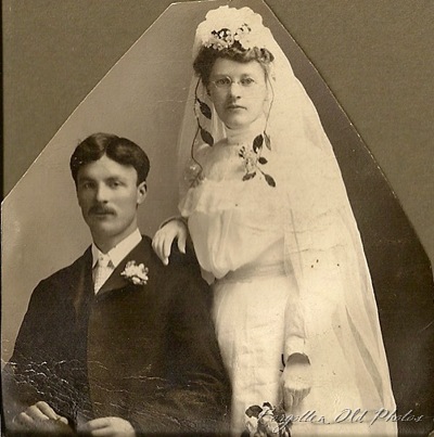 Wedding Royalton Dangly flowers 1900to1905