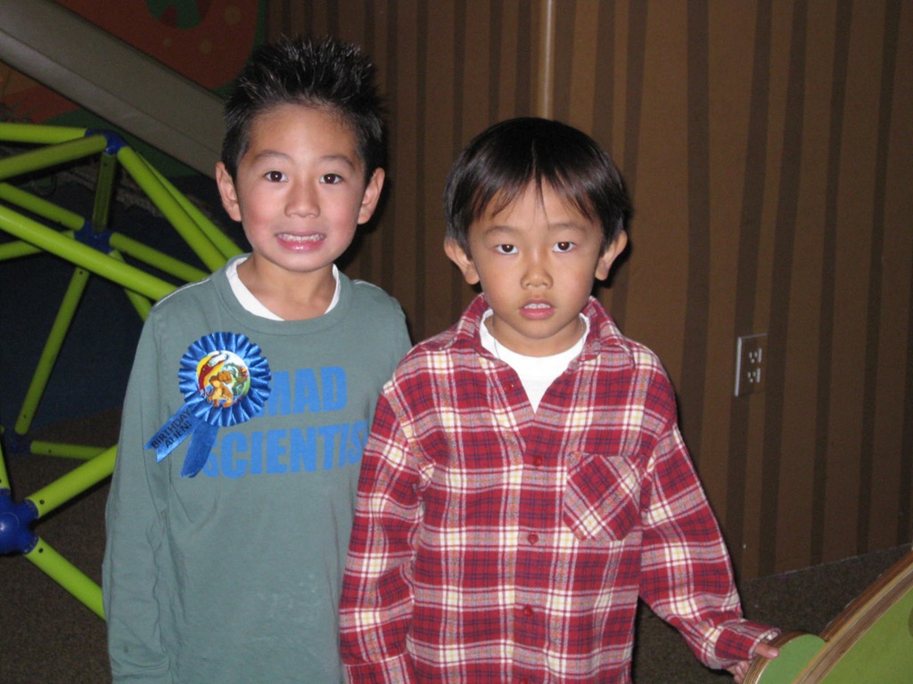 [giggles_n_hugs_6bday_cameron%255B3%255D.jpg]