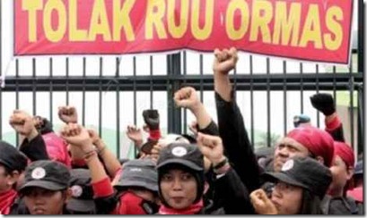 pks tolak ruu ormas