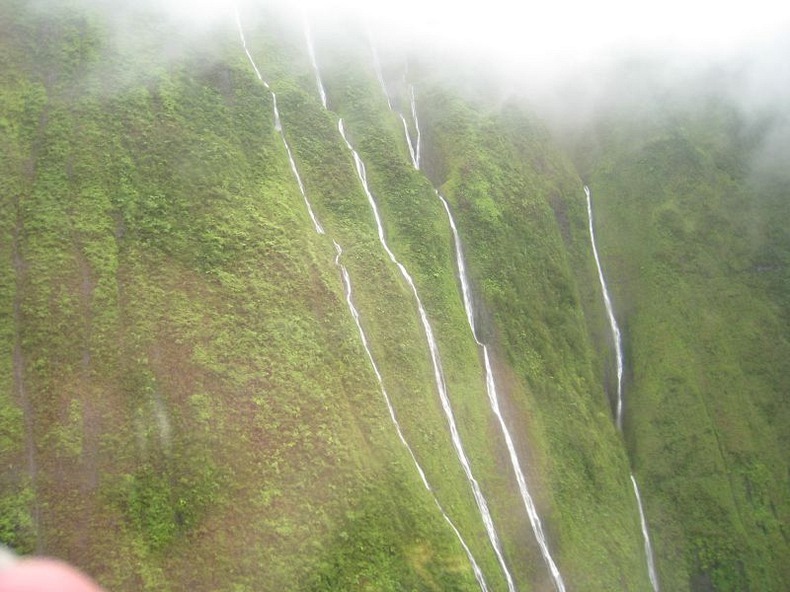 جدار الدموع .. في جبل وياليل بهاواي Mt-waialeale-8%25255B2%25255D