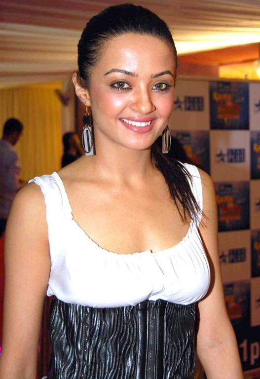 [surveen%2520chawla%2520spicy%2520still%255B7%255D.jpg]