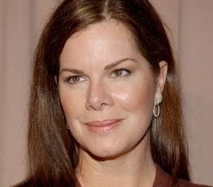 Marcia Gay Harden könyvtárosnak áll